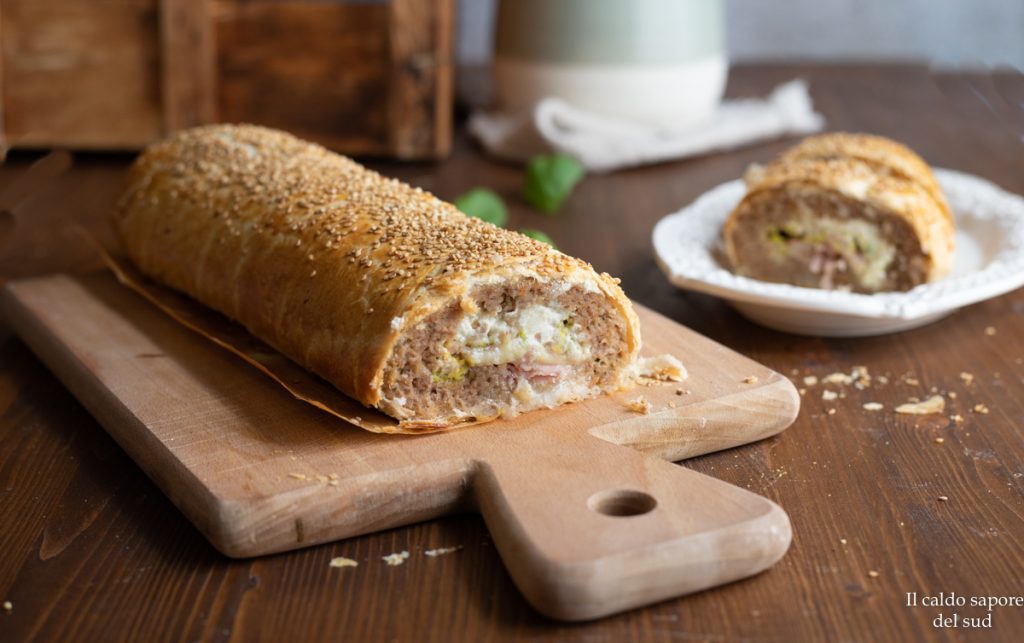 Hackbraten im Blätterteig mit Schinken und Pistazien
