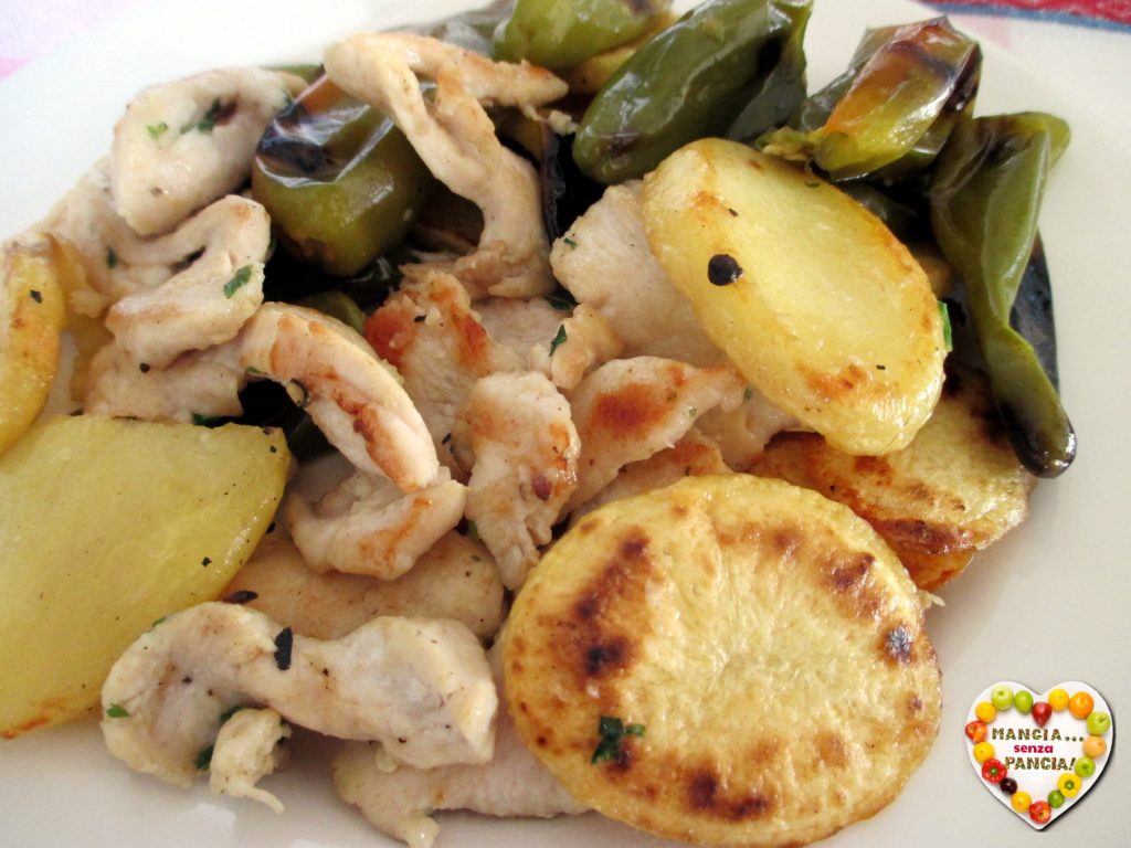 Hähnchen mit Bratpaprika und Kartoffeln in der Pfanne, Mangia senza Pancia