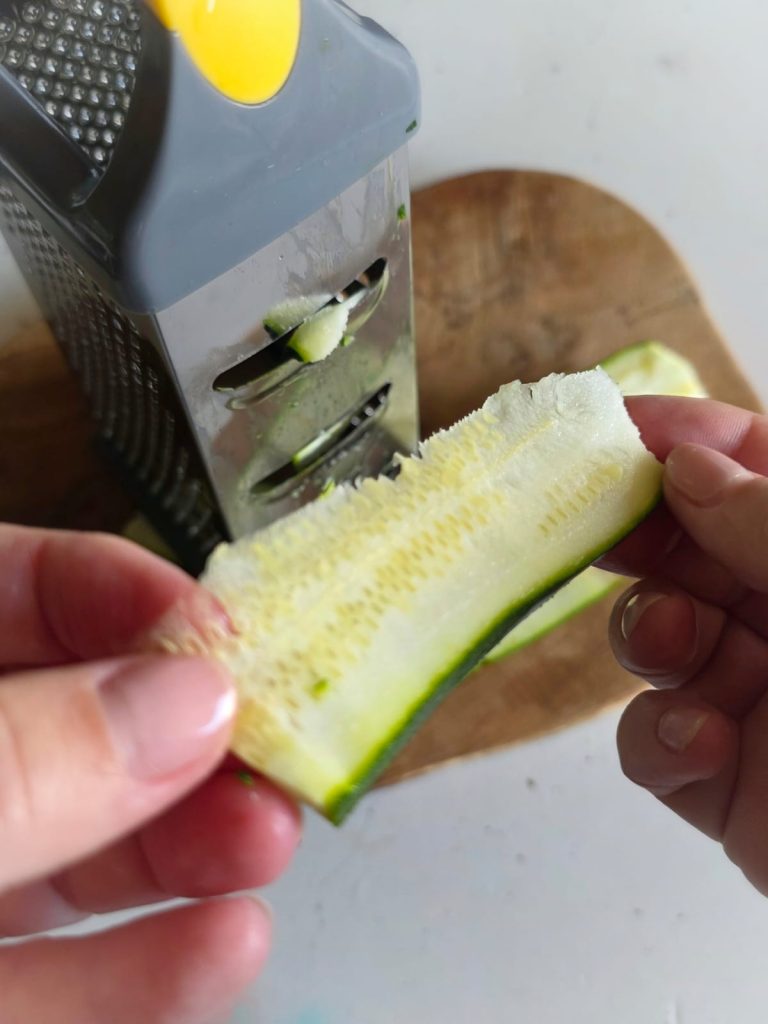 Herzhafte Fillo-Teig-Torte mit Zucchini, Speck und Käse