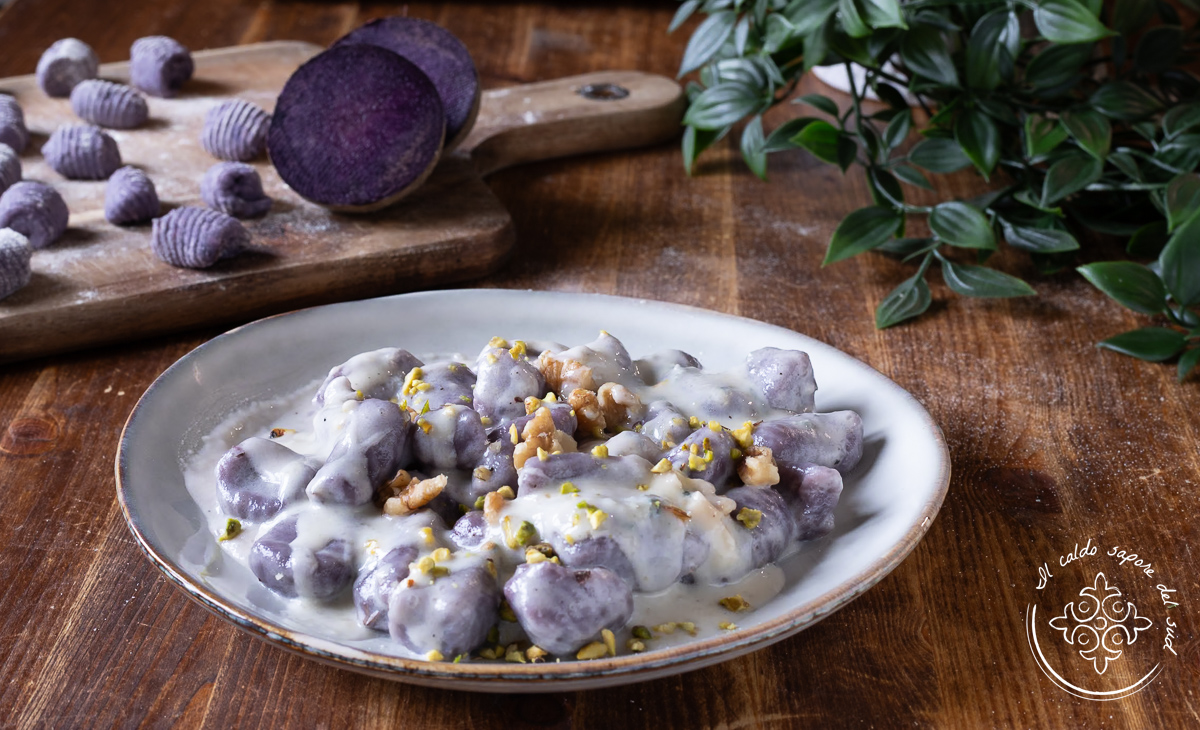 Lila Kartoffelgnocchi mit Gorgonzola-Creme