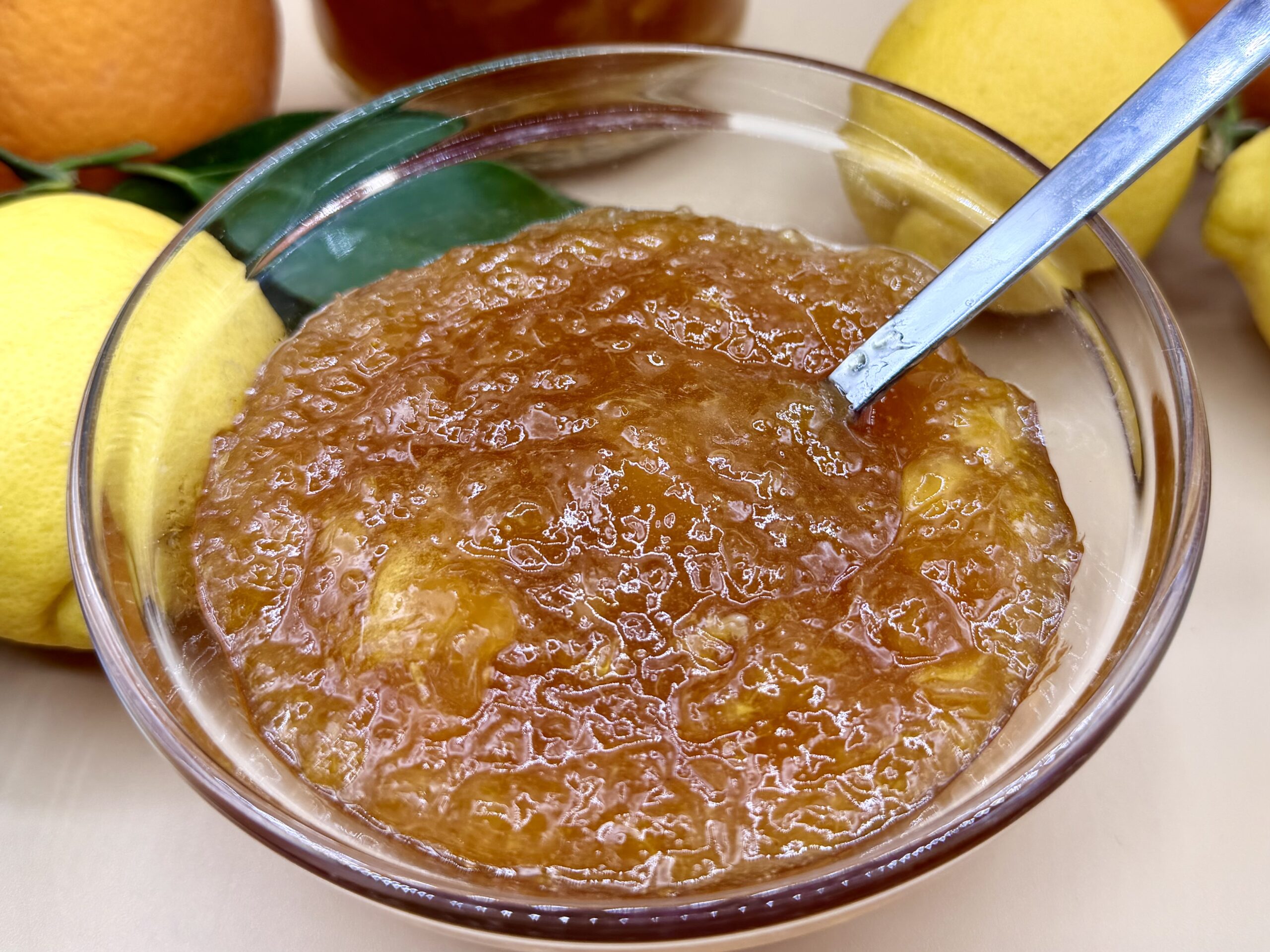 Orangen- und Zitronenmarmelade ohne Schale: der beste Weg, saisonale Zitrusfrüchte zu nutzen