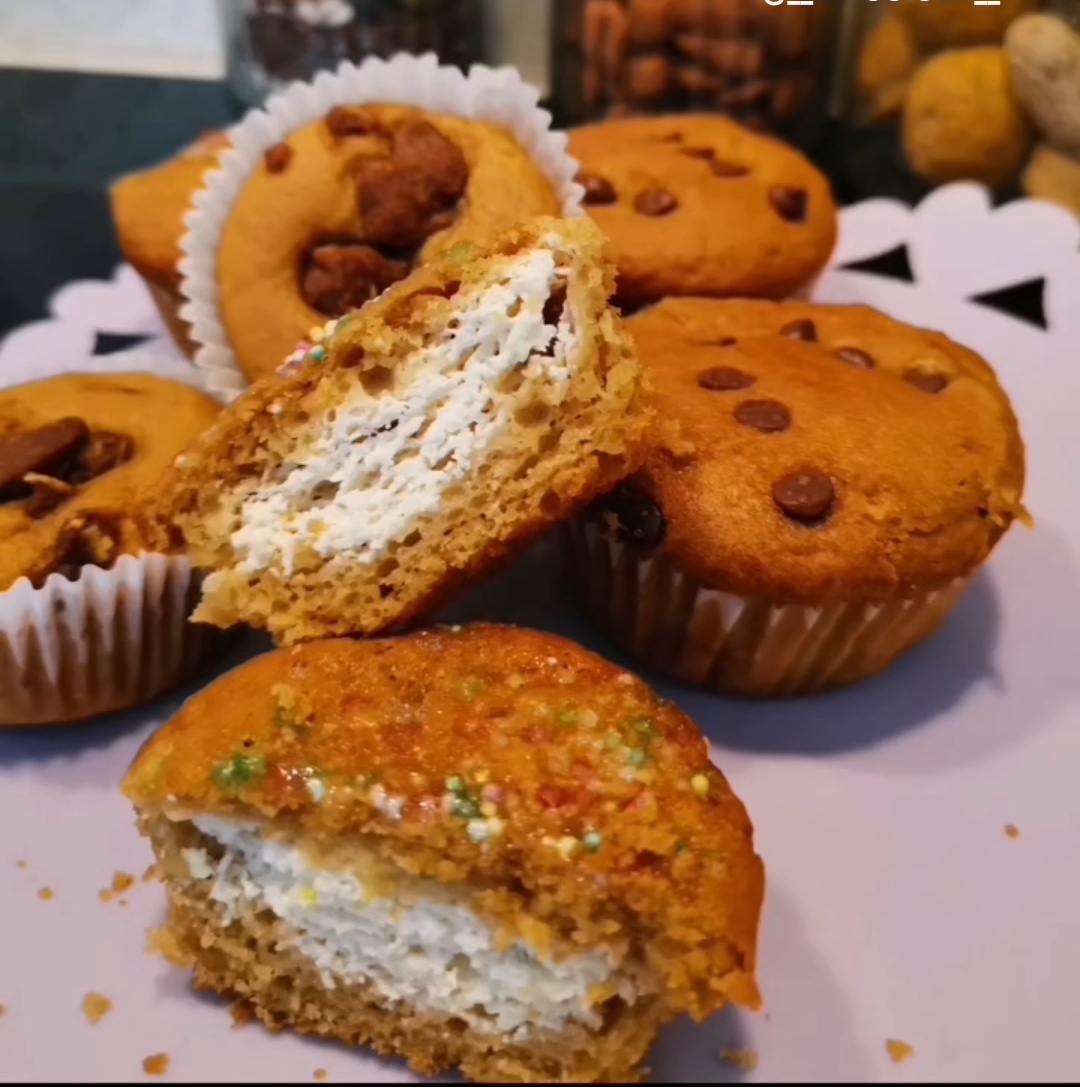 Gefüllte fluffige Muffins