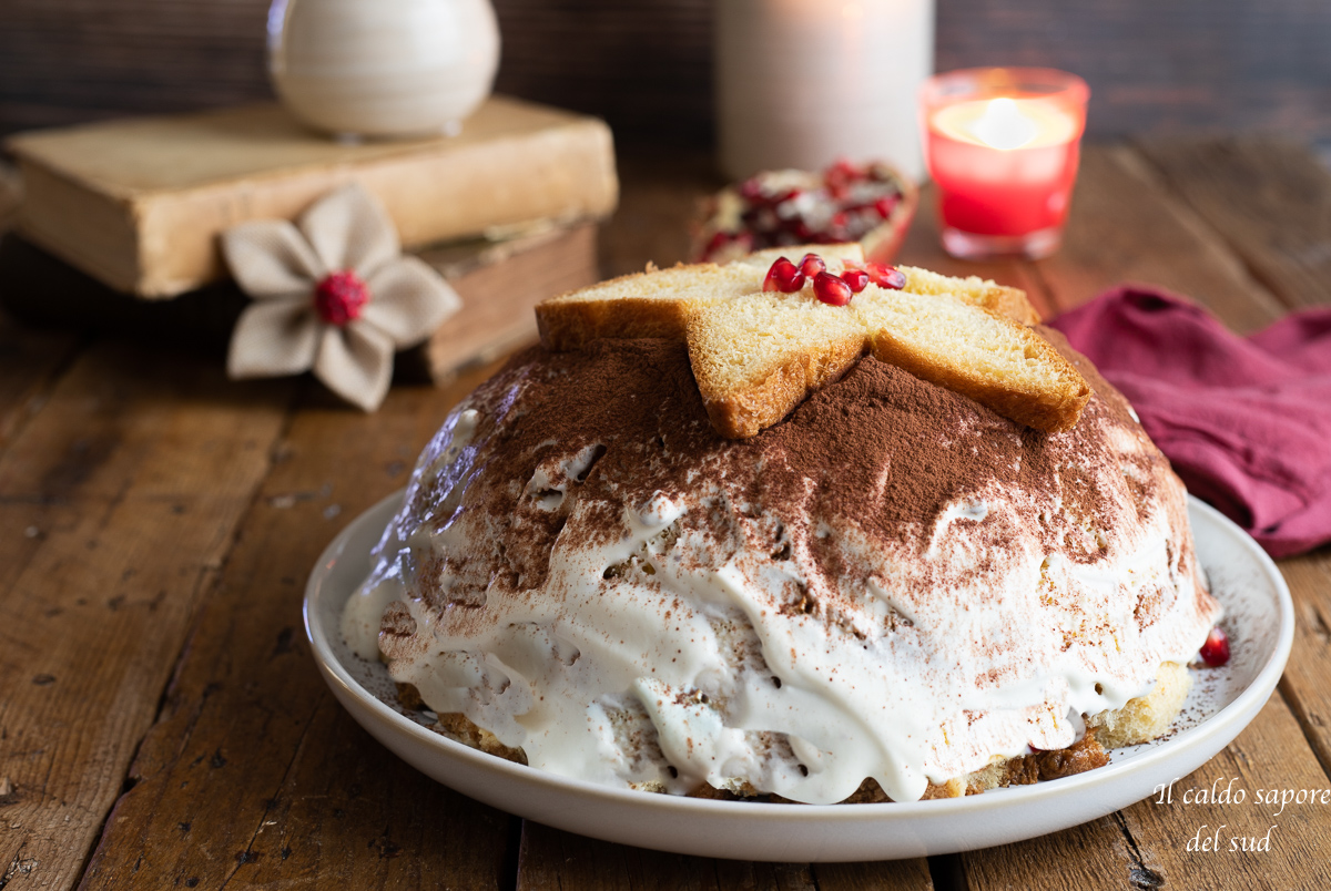 Pandoro-Zuccotto mit Kaffee