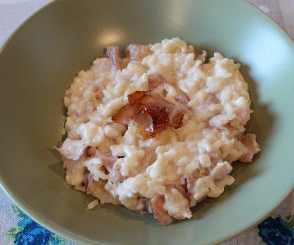 Foto von einem Risotto mit Bier und Speck