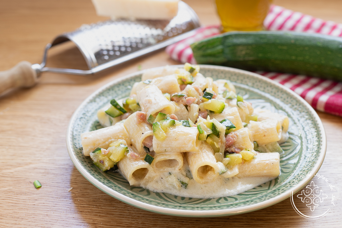 Cremige Pasta mit Zucchini und Pancetta
