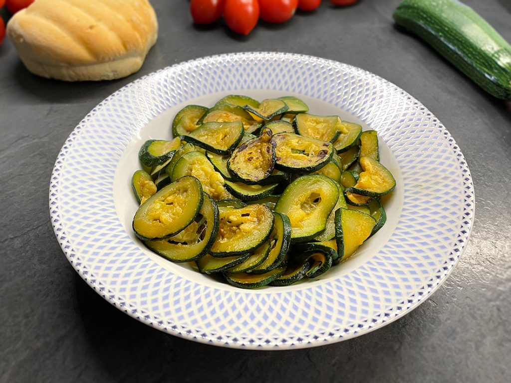 Schnelle Zucchini in der Pfanne
