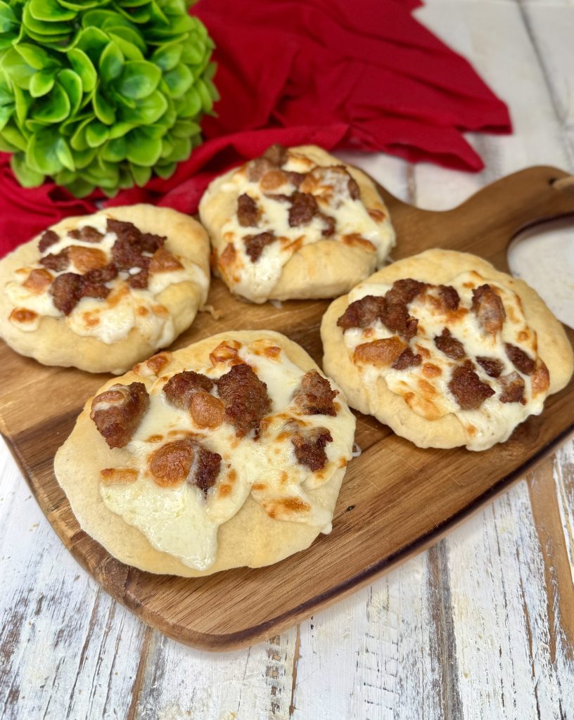 Pizzettine ohne Hefe mit Wurst und Provola im Heißluftfritteuse