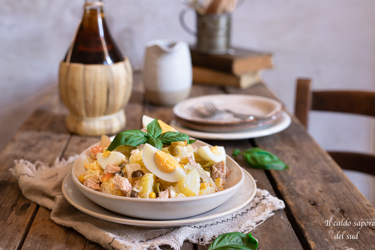 Kartoffelsalat mit Thunfischsauce, Condiriso und hartgekochten Eiern