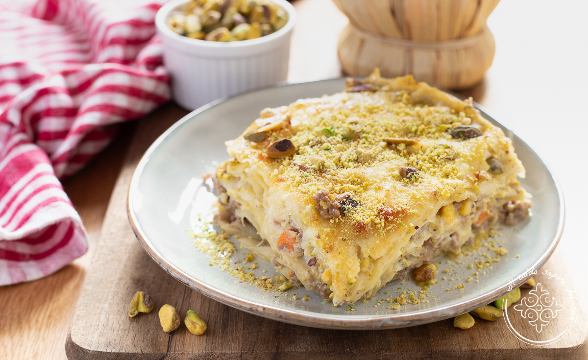 Lasagne mit Pistazien und weißem Ragù