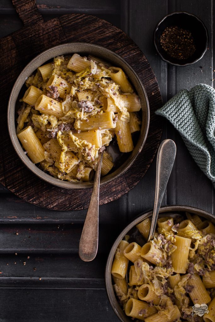 Für die Pasta mit Wirsing und Wurst