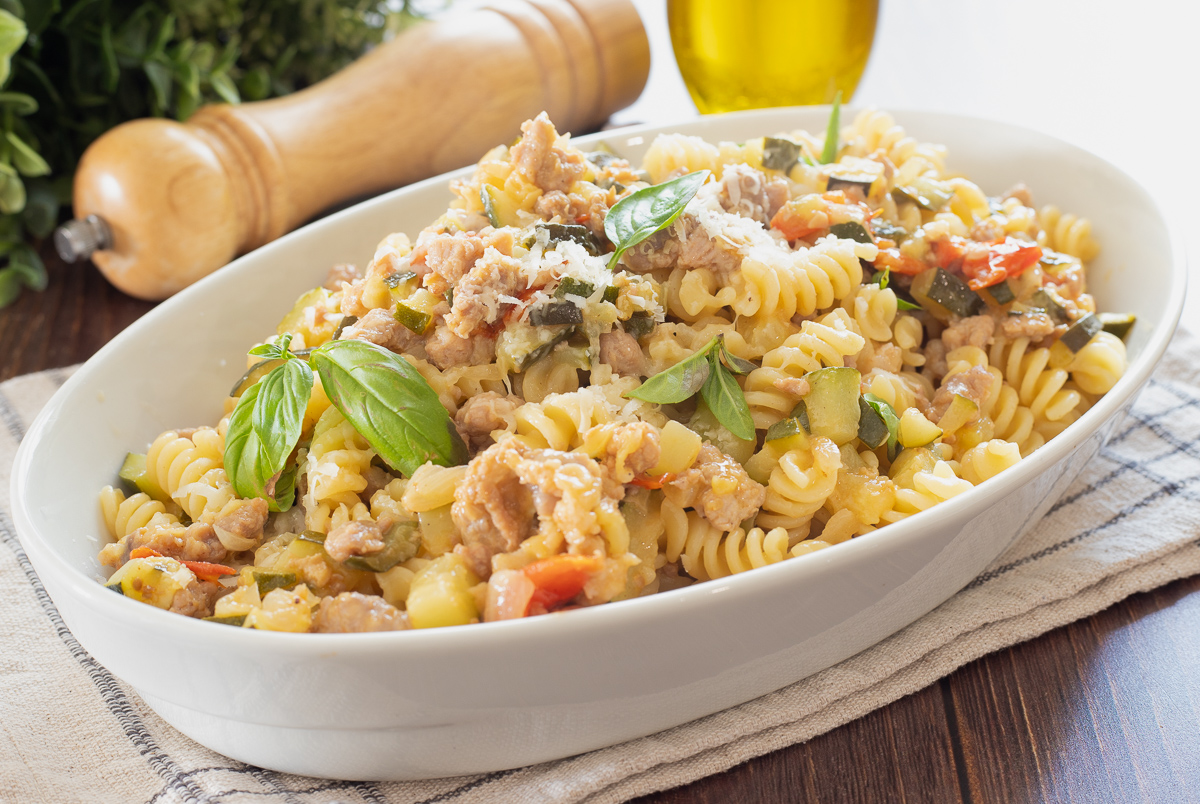 Cremige Pasta mit Zucchini und Salsiccia