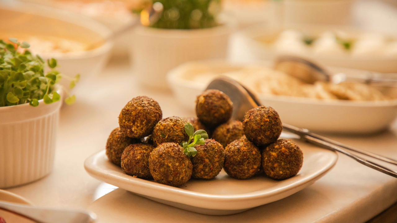 Wie man Falafel zu Hause zubereitet