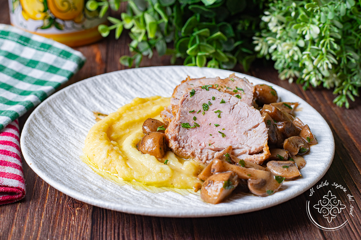 Ganzes Schweinefilet mit Pilzen