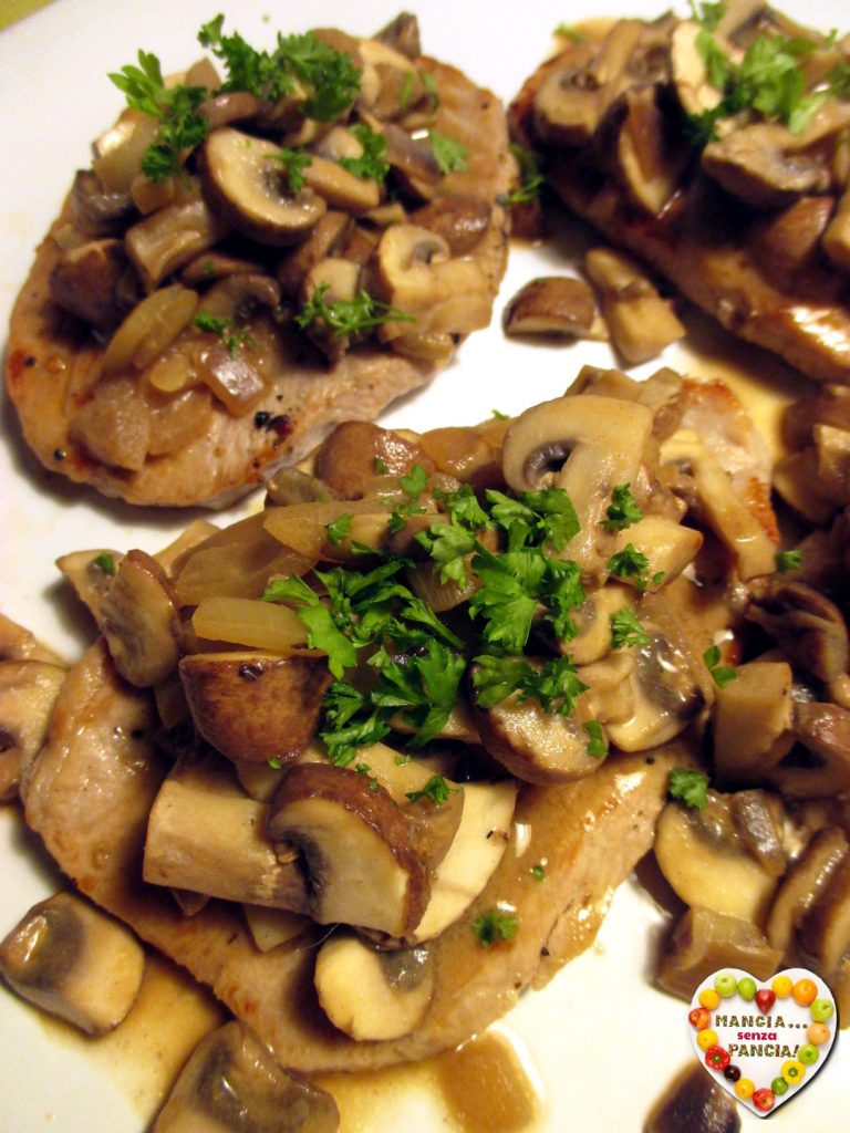 Schweinefleisch mit Pilzen, Essen ohne Bauch