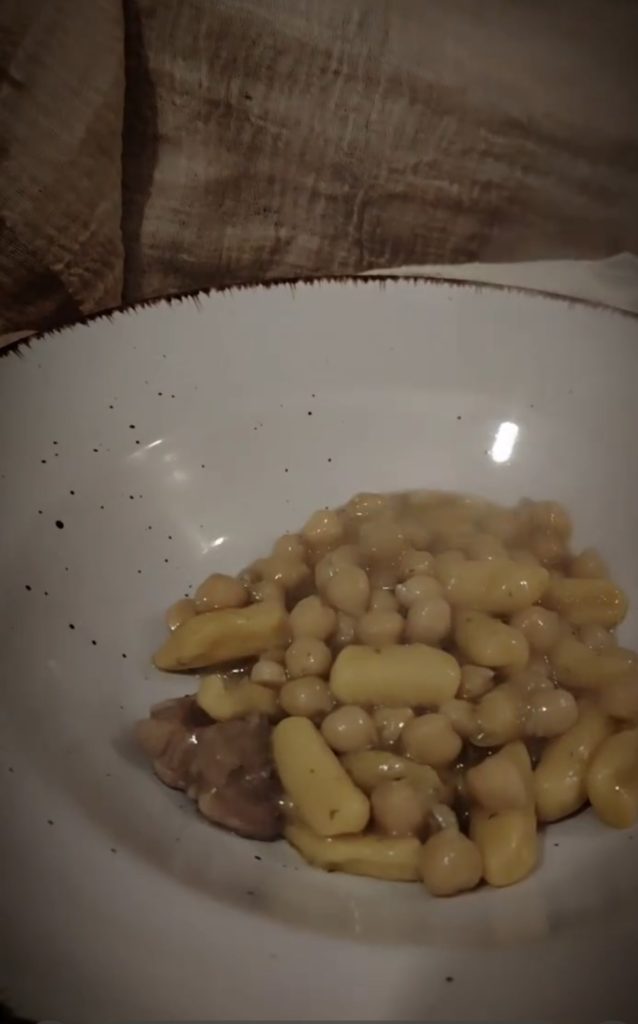 Cavatelli mit Kichererbsen und Rippchen