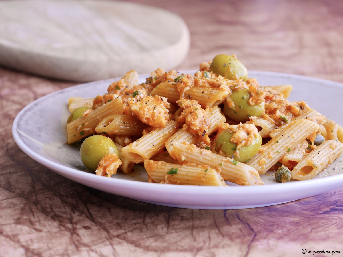 Vollkorn-Pasta mit Thunfisch, Oliven und Kapern – leicht (mit leichtem Dosen-Thunfisch)