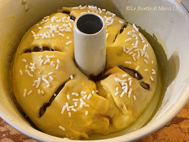 Weiche Brioche mit Nutella-Füllung