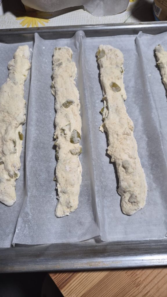 Rustikale Olivenbrotstangen