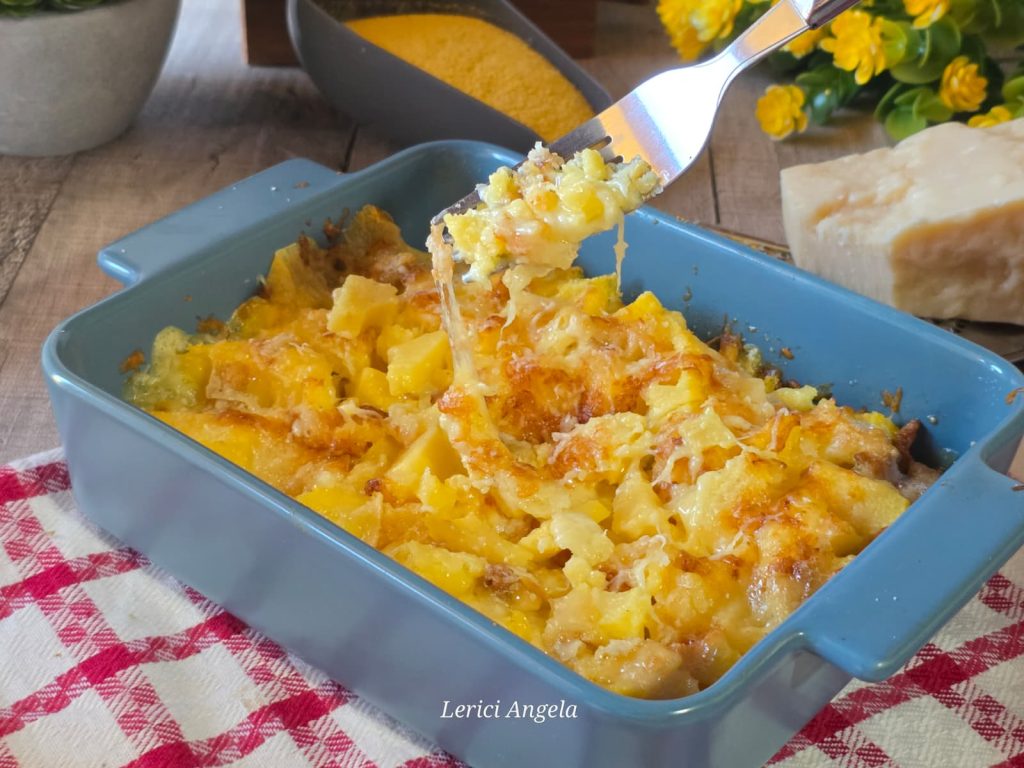 Knusprige Polenta-Quadrate mit schmelzendem Kern