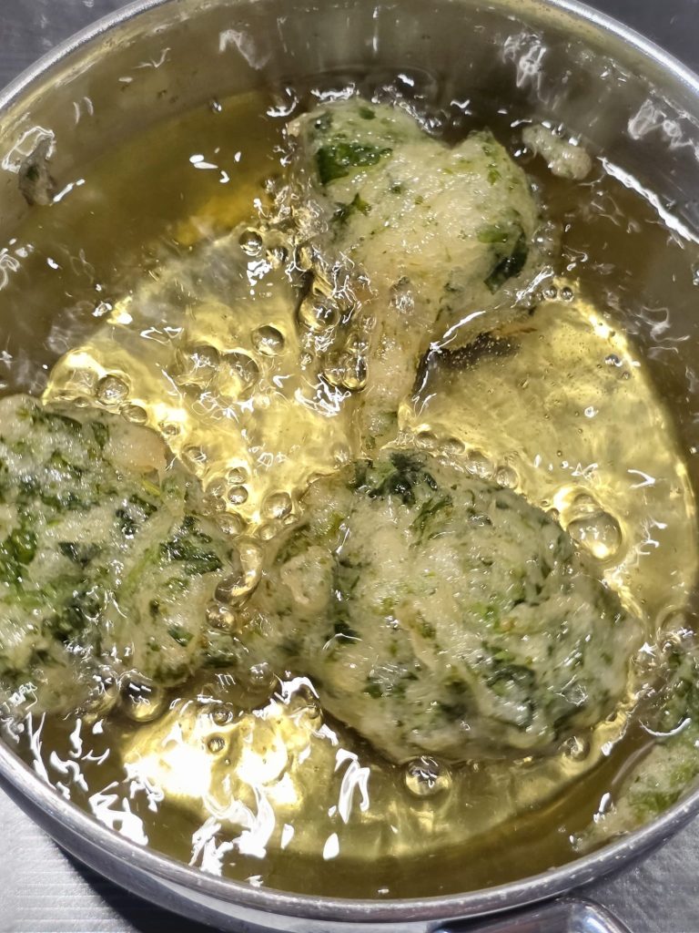 Zeppoline mit Friarielli