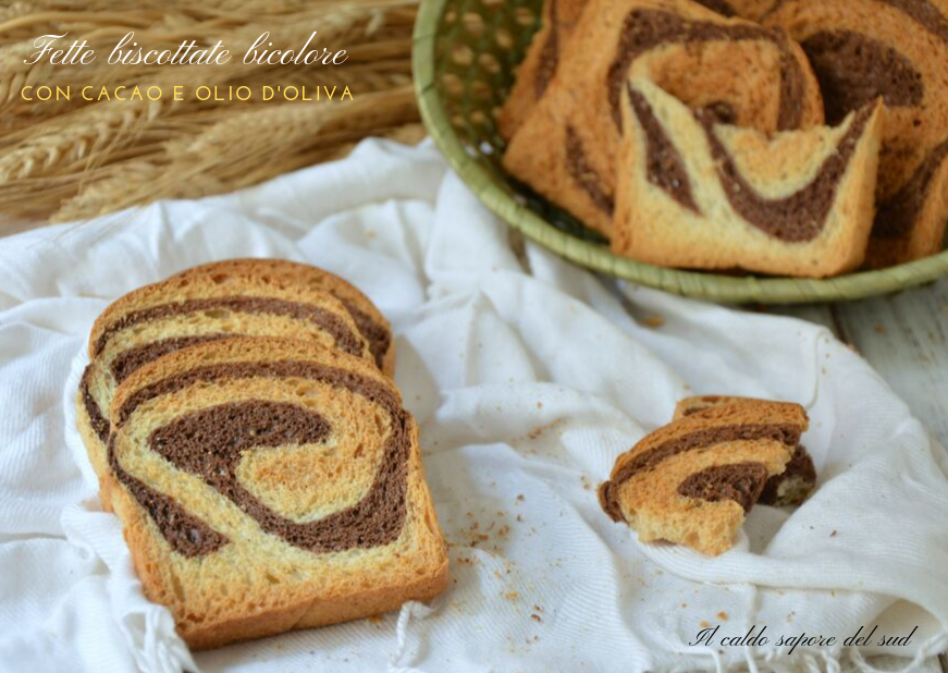 Zweifarbige Zwiebackscheiben