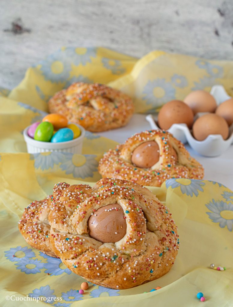 Cuddura mit Eiern