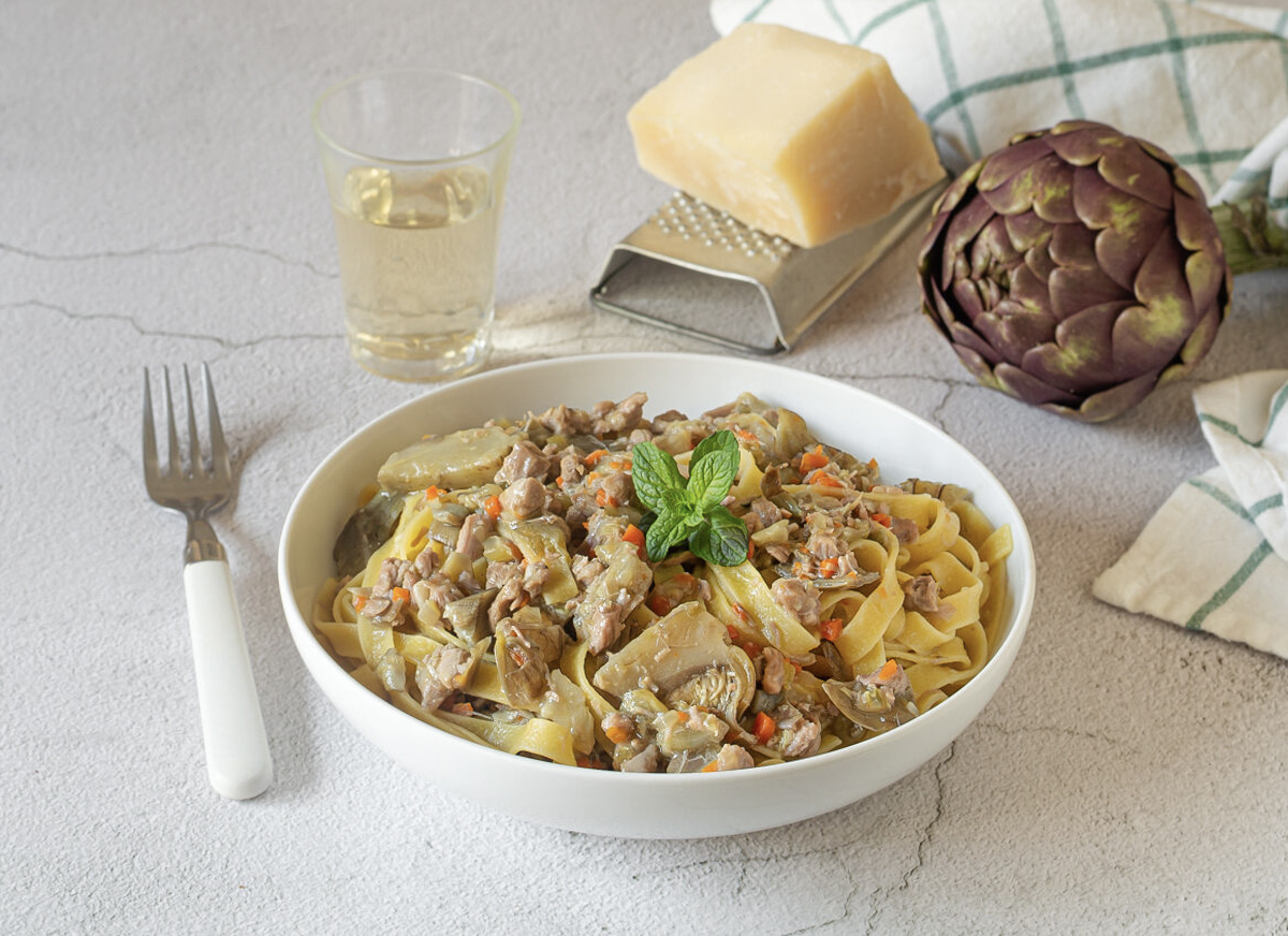 Fettuccine mit Lammragout und Artischocken