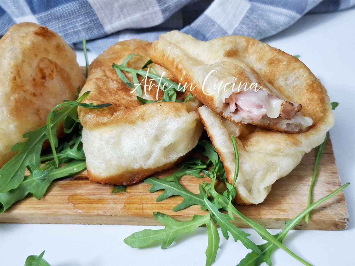Frittierte PANZEROTTI mit STRACCHINO und Speck