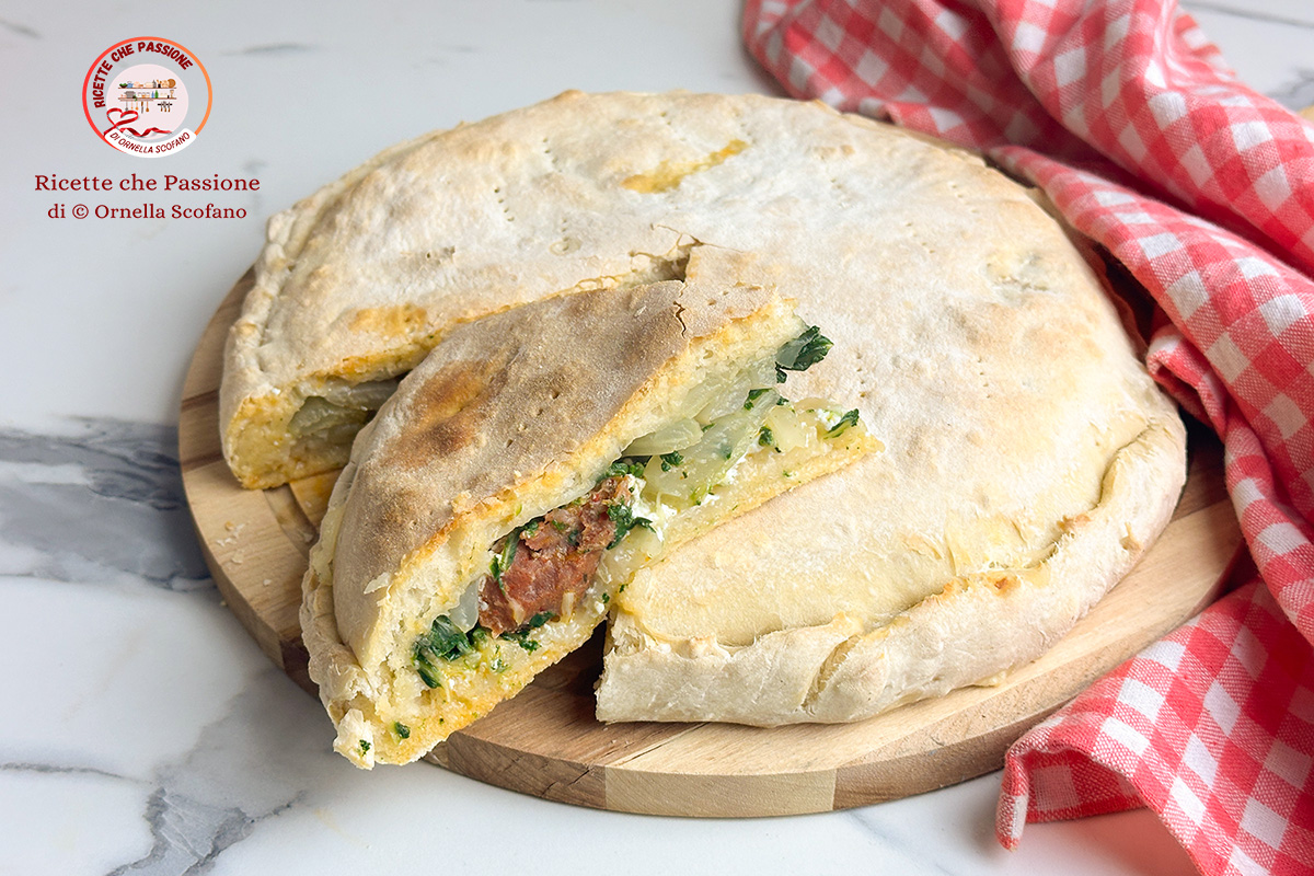 Gefüllte Focaccia mit Mangold, Ricotta und kalabrischer Wurst