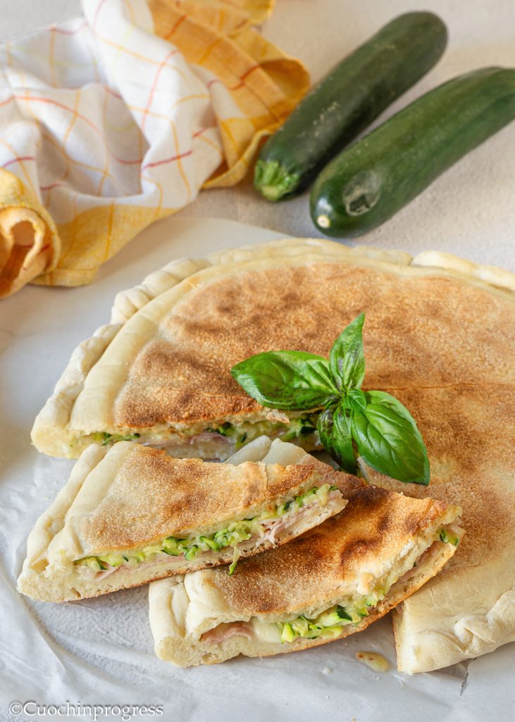 gefüllte Pizza aus der Pfanne