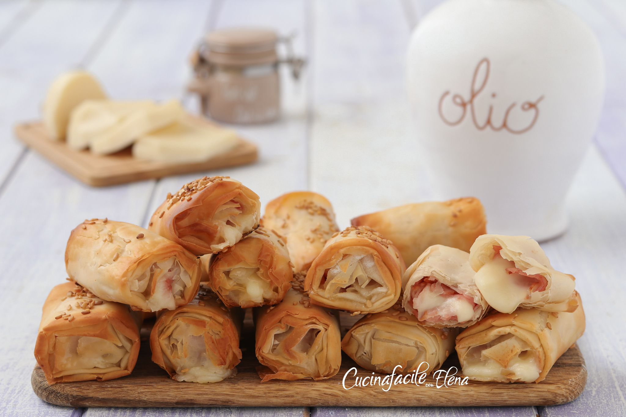 Herzhafte Filo-Teig-Röllchen