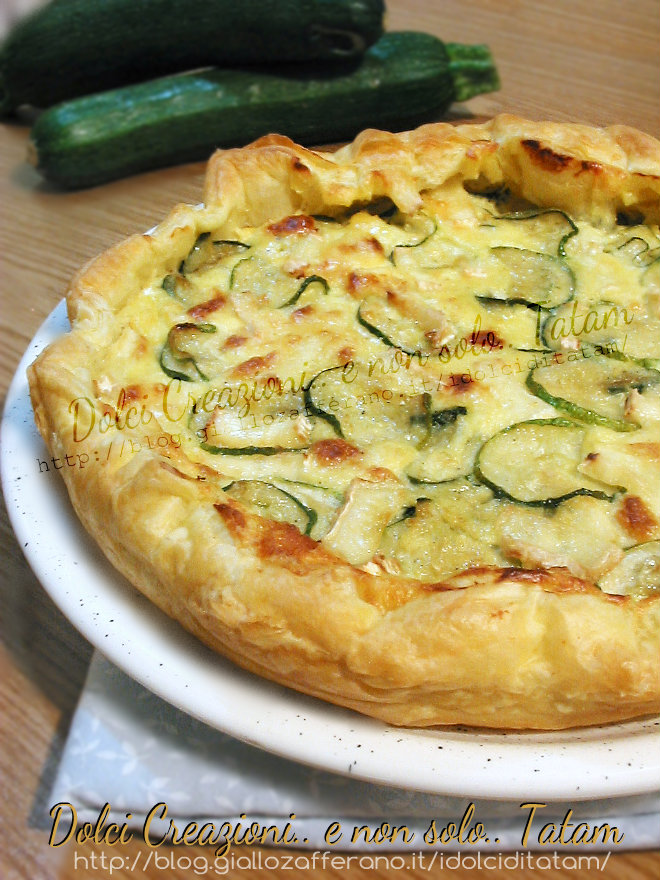 Herzhafte Torte mit Zucchini und Brie