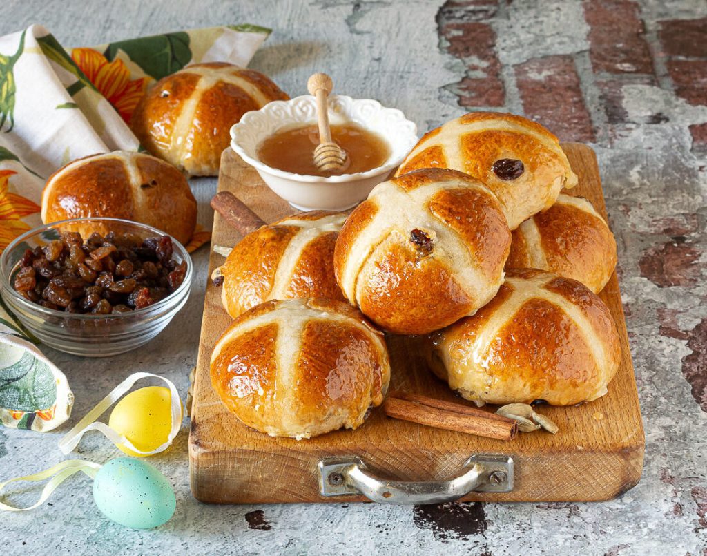 Hot-Cross-Brötchen