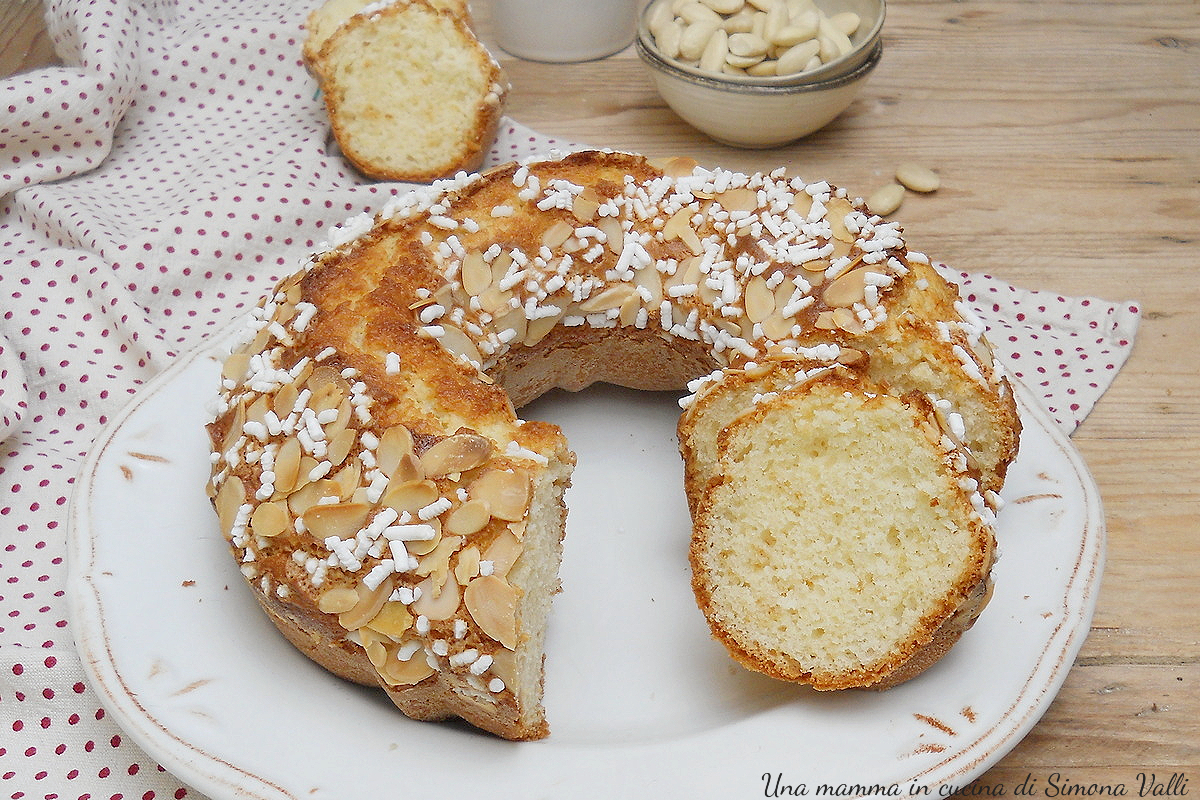 Joghurt-Mandel-Kranzkuchen
