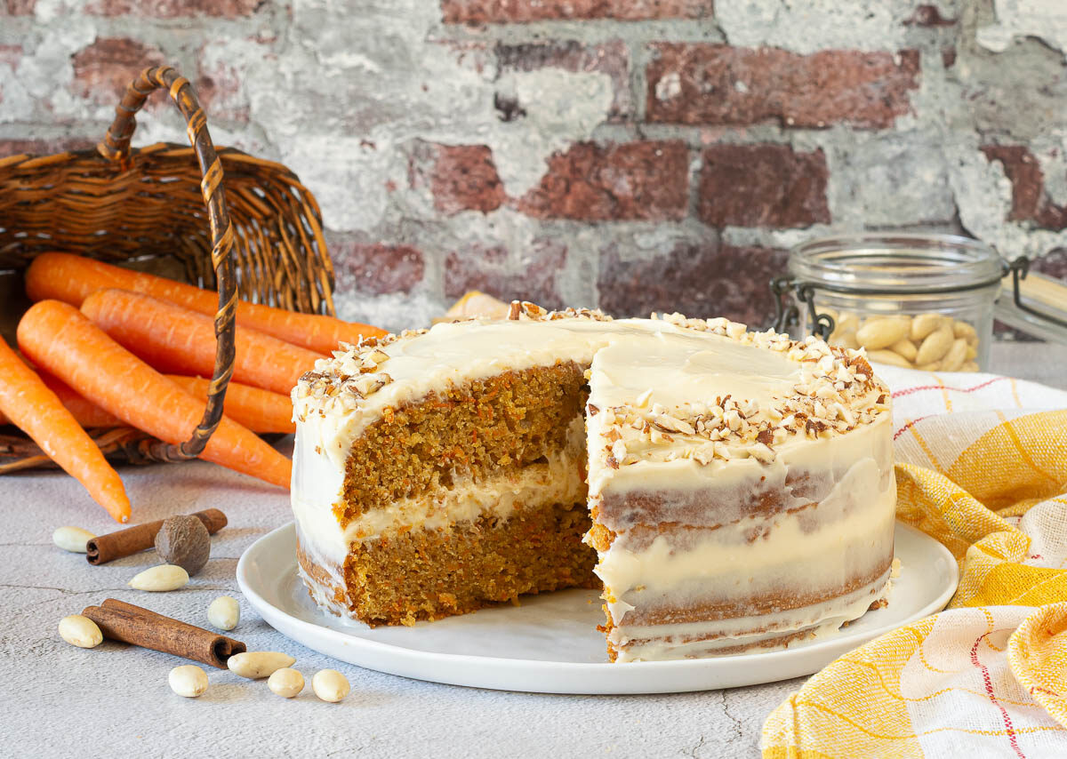 Karottenkuchen mit weißem Schokoladen-Frosting