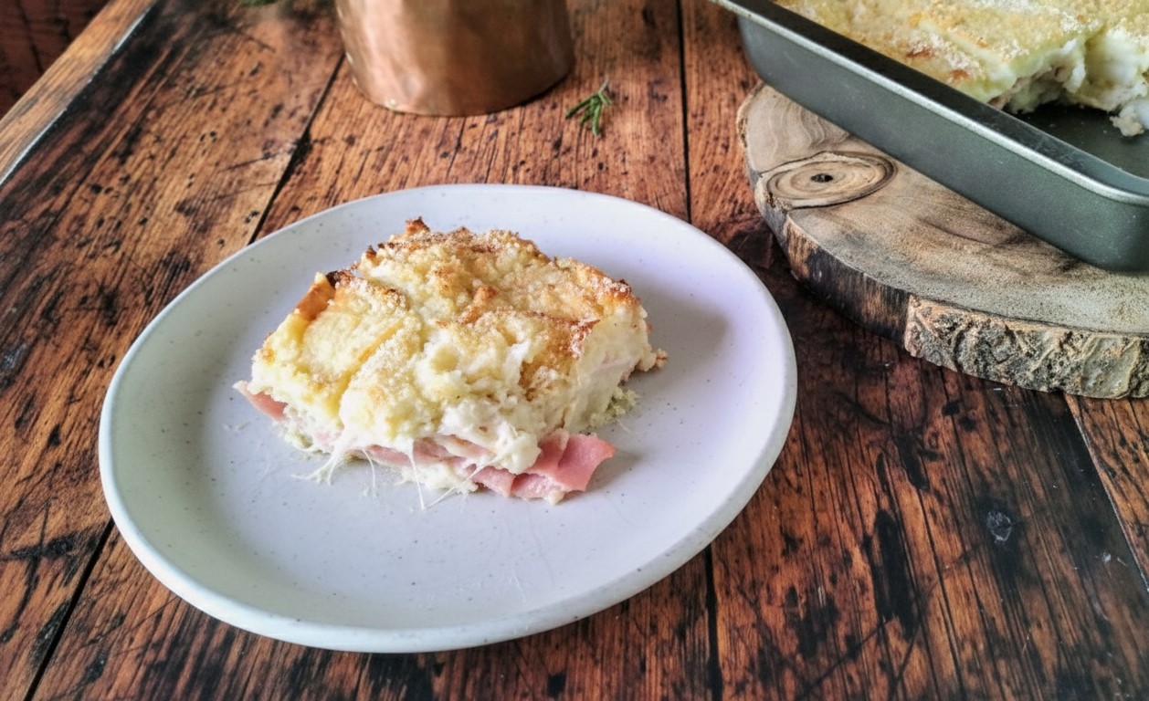 Kartoffelkuchen mit gekochtem Schinken und Mozzarella