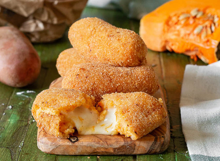 Kürbis-Kartoffel-Kroketten mit schmelzendem Käseherz