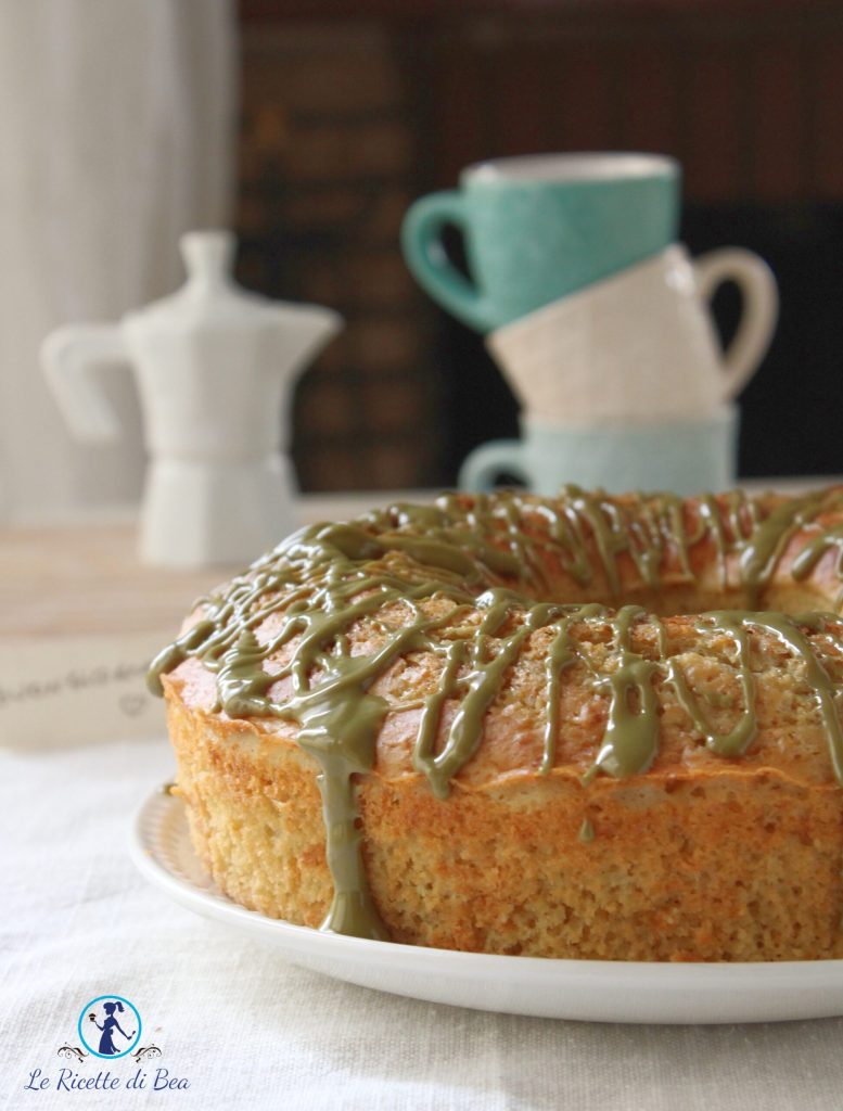 Kuchen mit Pistazienjoghurt