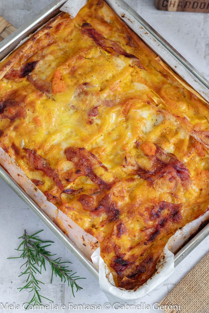 Laktosefreie Lasagne mit Kürbis, Speck und Mozzarella