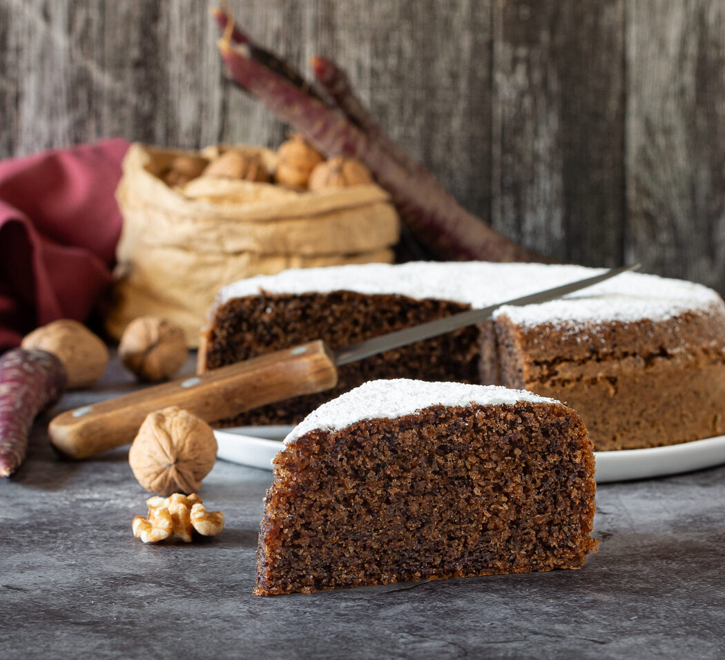 Lila-Möhren-Walnuss-Kuchen
