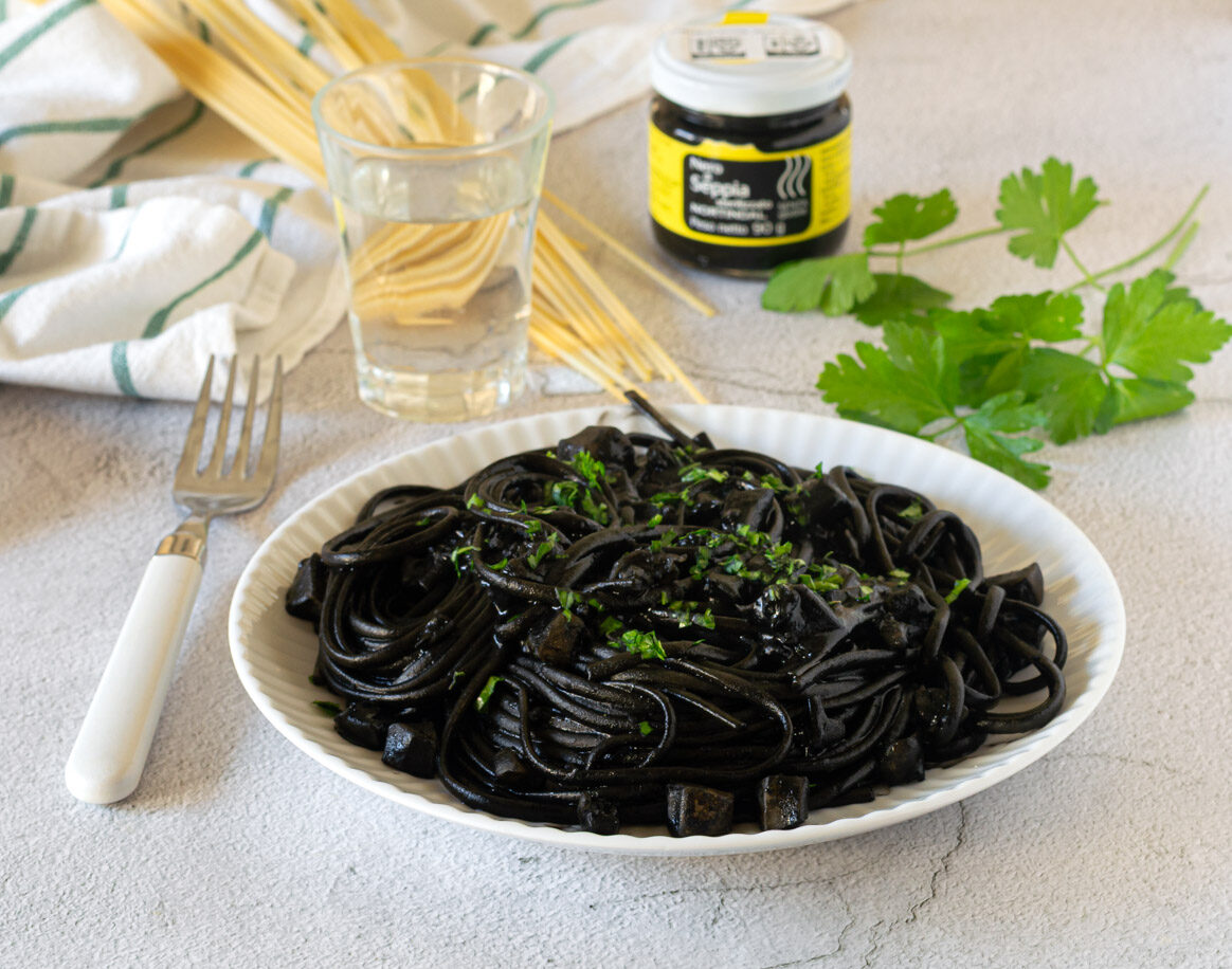 Pasta mit Sepiatinte