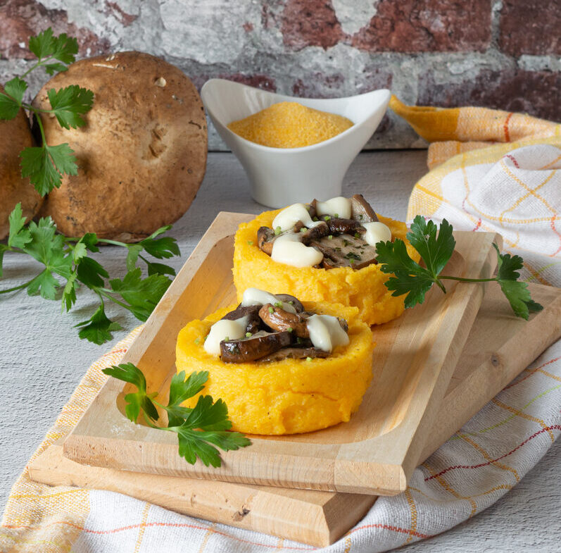 Polenta-Körbchen mit Steinpilzen