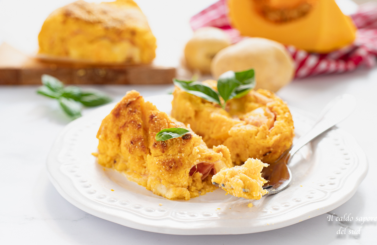 Kürbis-Kartoffel-Laib mit geräuchertem Käse und Schinken