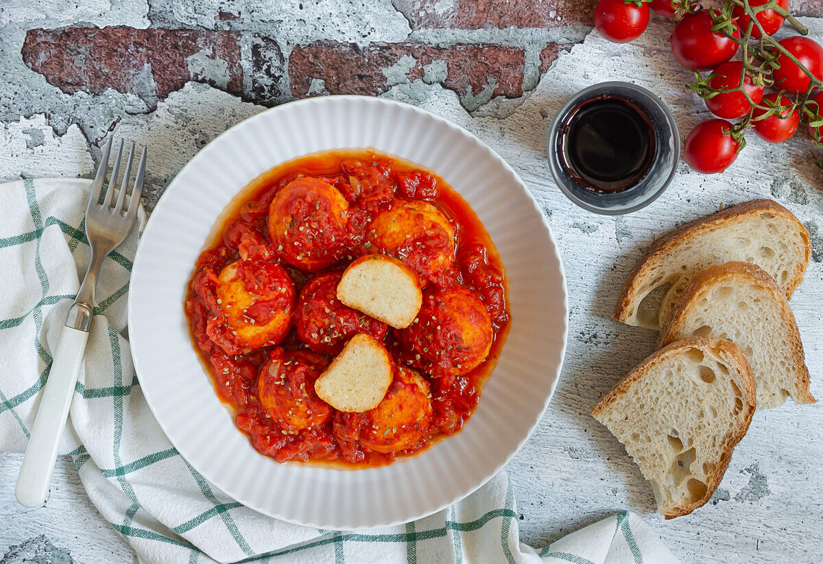 Ricotta-Bällchen in Tomatensauce