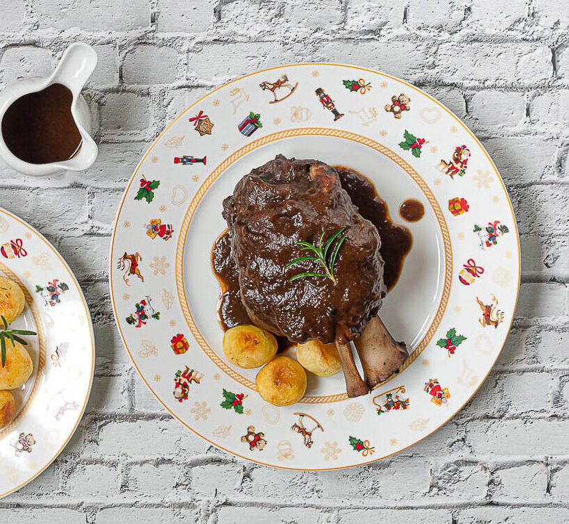 Schweinshaxe in Rotwein