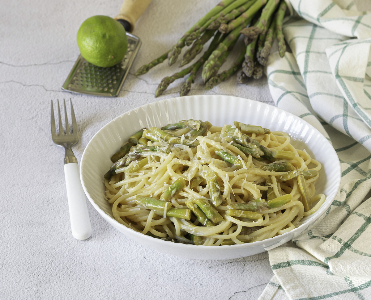 Spaghetti mit Spargel und Limette