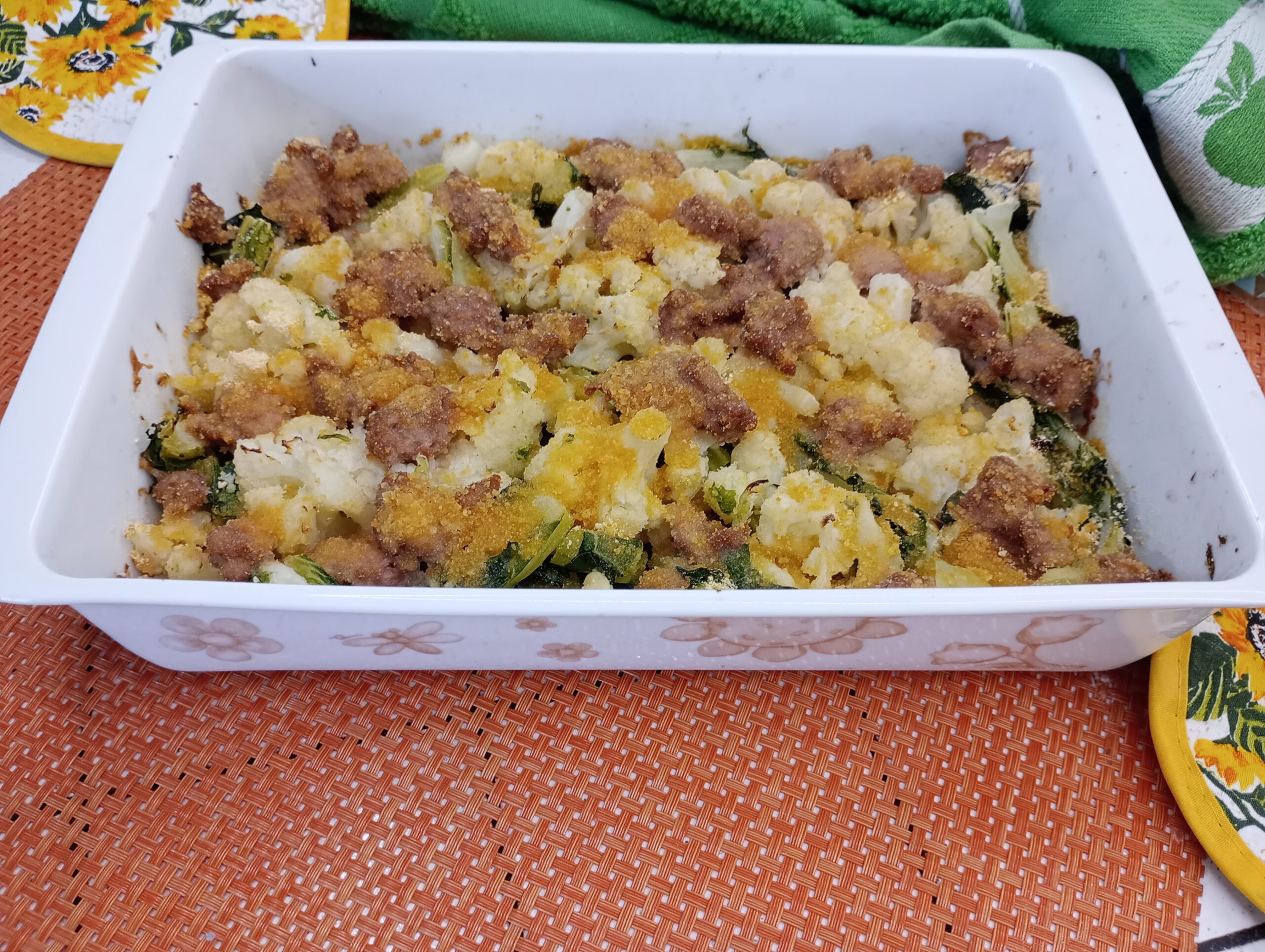 Blumenkohl- und Salsiccia-Auflauf: Überbacken und unwiderstehlich lecker