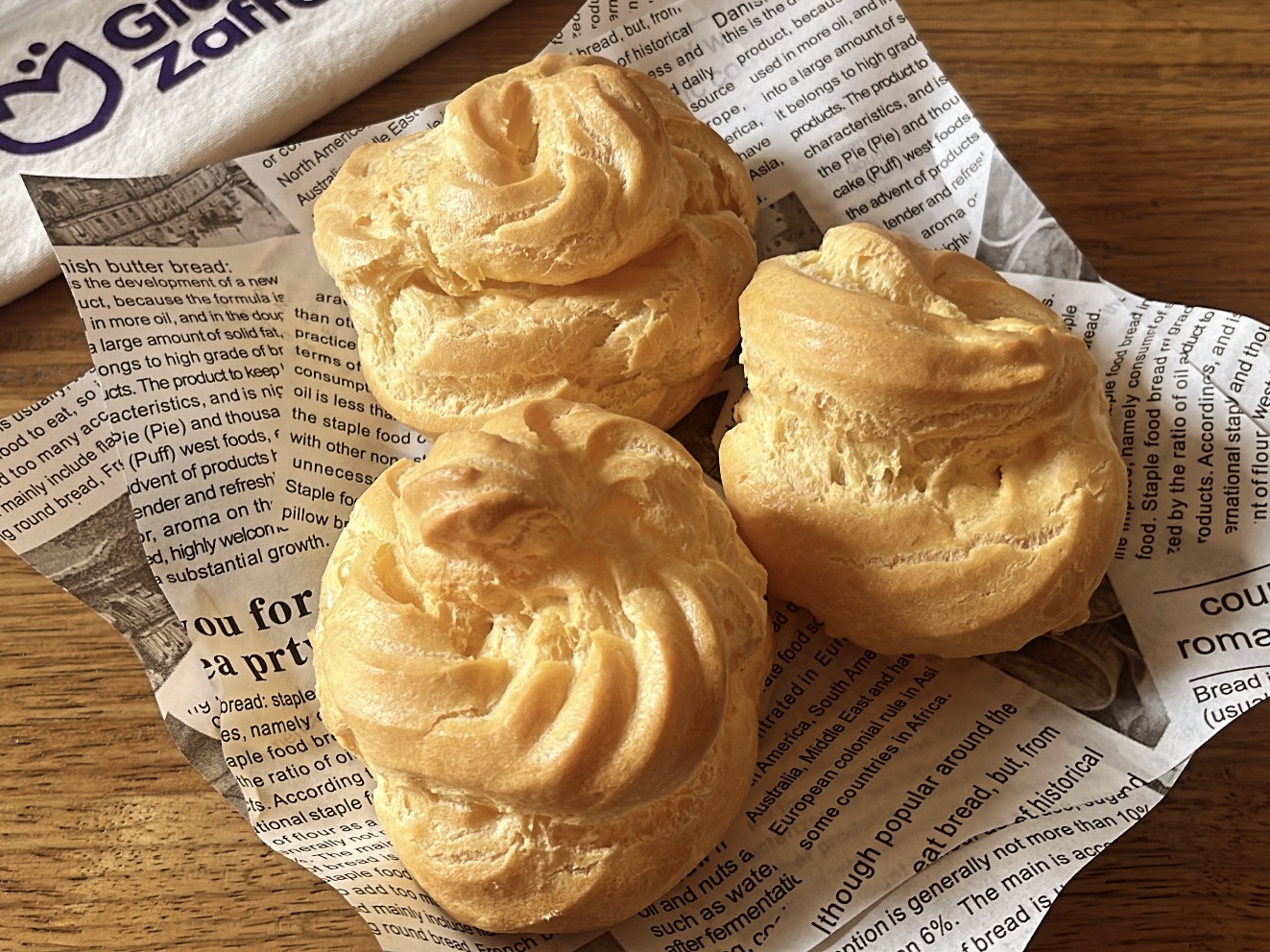 Im Ofen gebackene, luftige und goldbraune Zeppole