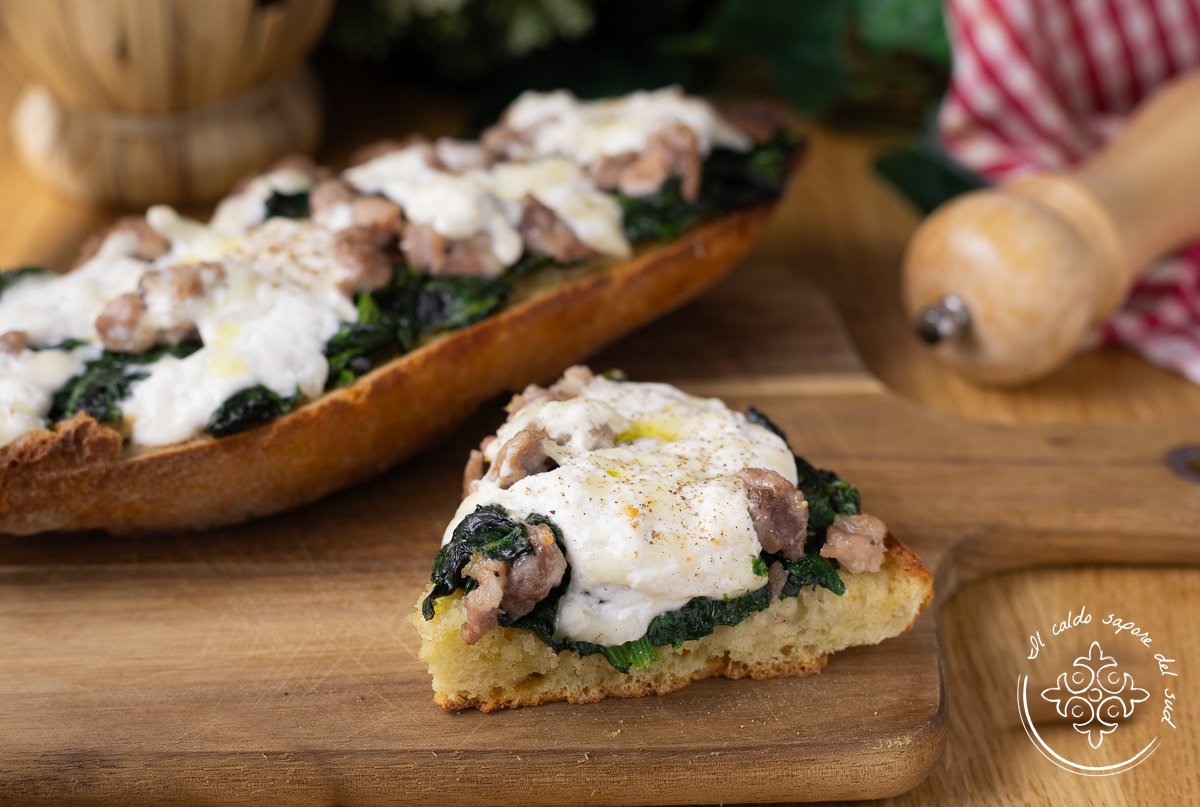 Crostoni mit Spinat und Salsiccia