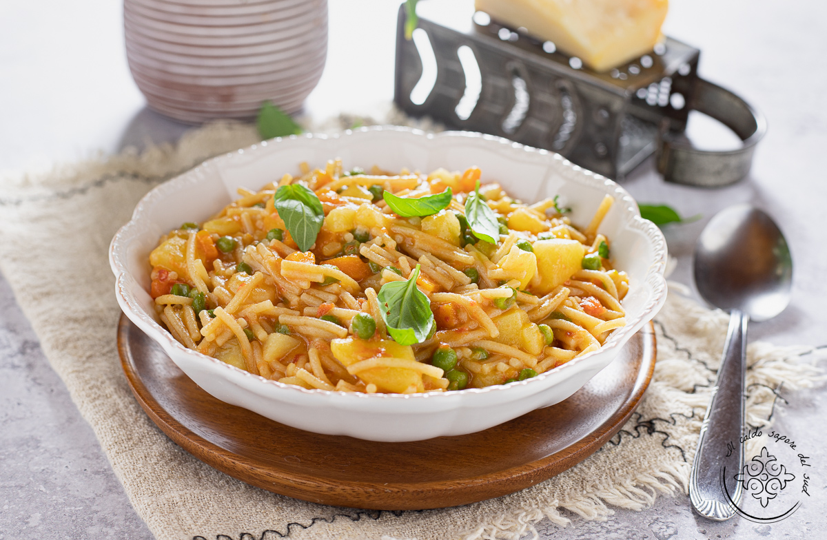 Pasta mit Kartoffeln und Erbsen